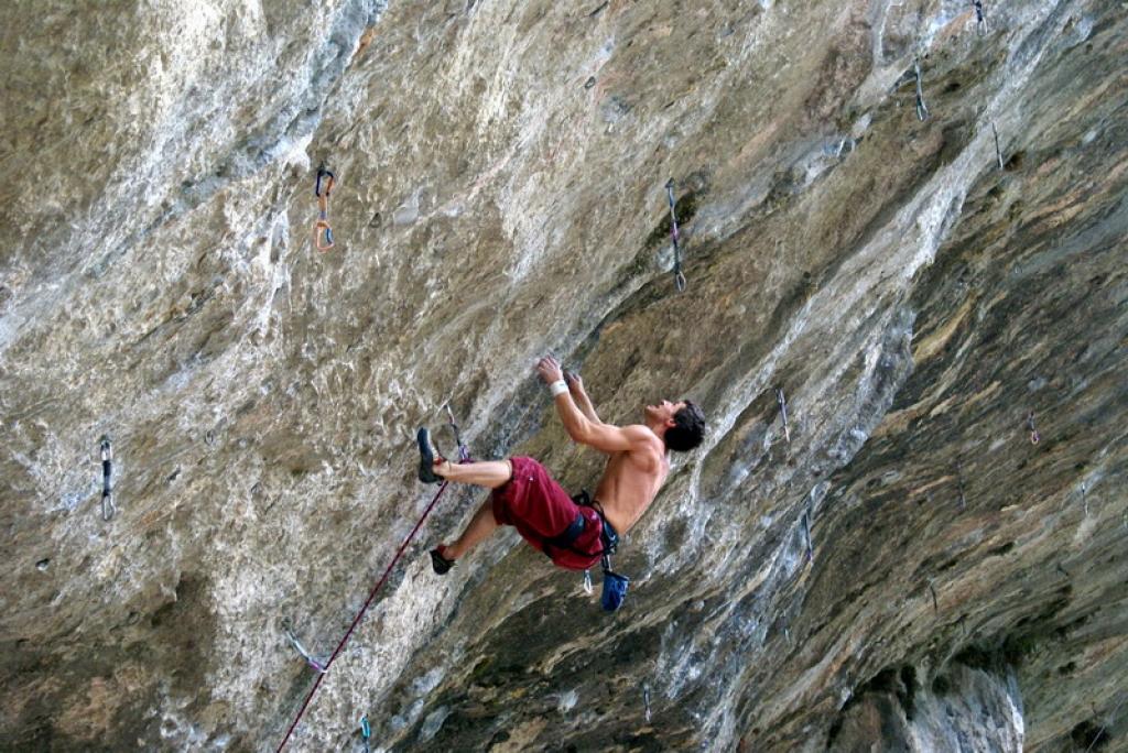 Костя на Qoussai, 8a+