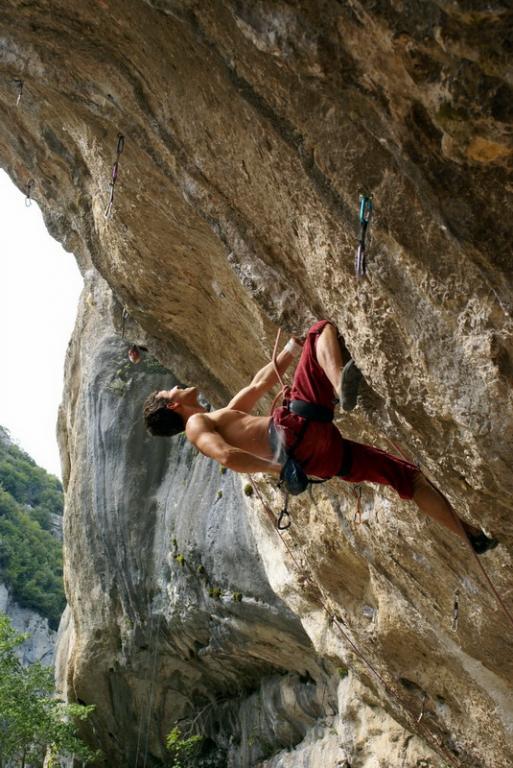 Костя на Qoussai, 8a+