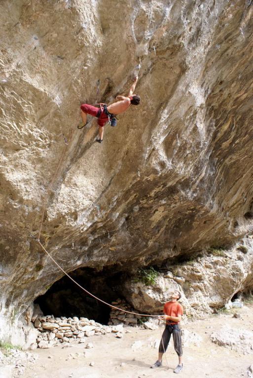 Костя на Qoussai, 8a+