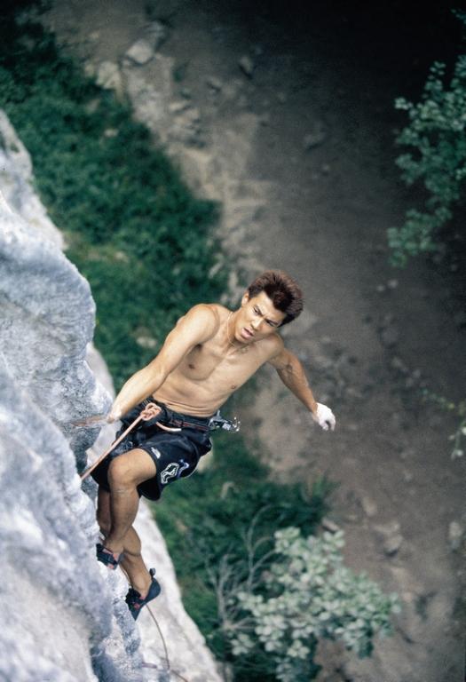 Yuyi Hirayama on White Zombie, 8c. Baltzola (Guipuzcoa). Photo: desnivelpress.com